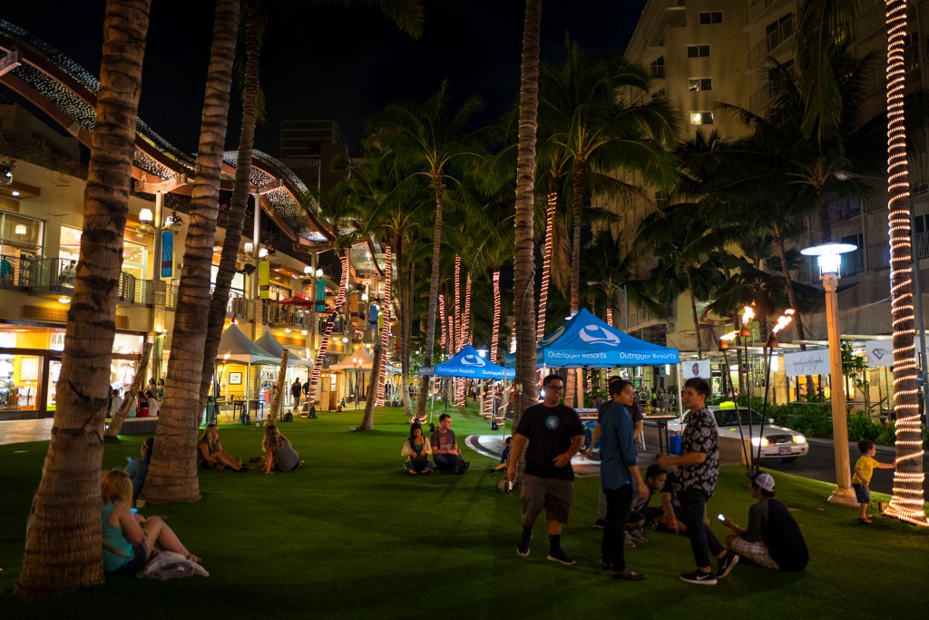 Waikiki Beach Walk Scene Of Hawaii By Wavees